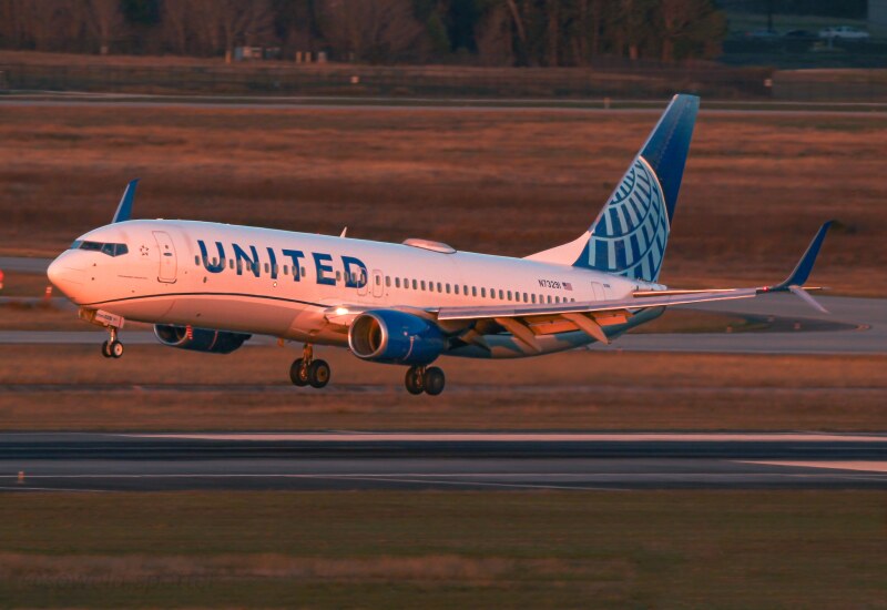 Photo of N73291 - United Airlines Boeing 737-800 at KIAH on AeroXplorer Aviation Database