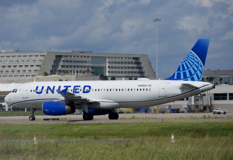 Photo of N488UA - United Airlines Airbus A320 at MCO on AeroXplorer Aviation Database