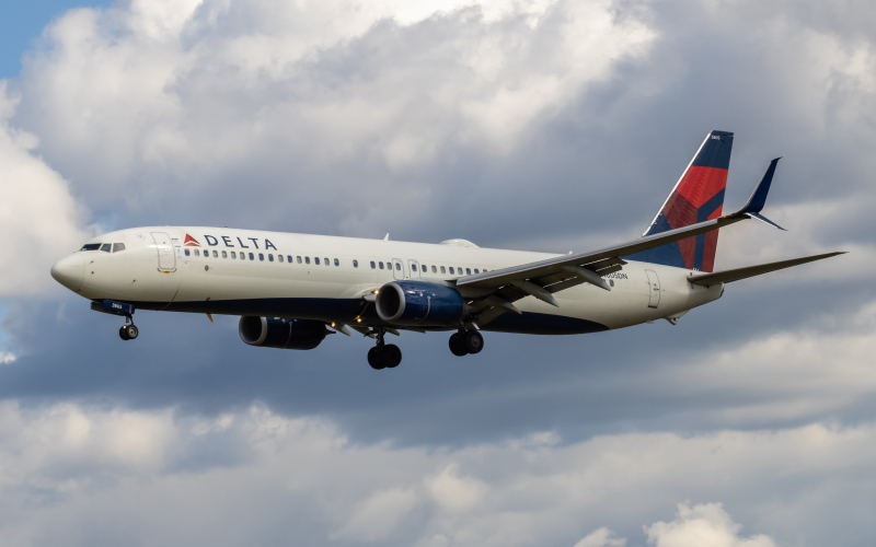 Photo of N805DN - Delta Airlines Boeing 737-900ER at BWI on AeroXplorer Aviation Database