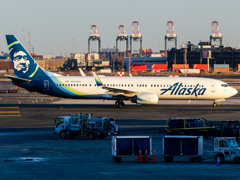 Photo of N434AS - Alaska Airlines Boeing 737-900ER at EWR on AeroXplorer Aviation Database