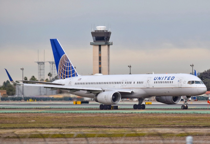 Photo of N17104 - United Airlines Boeing 757-200 at SAN on AeroXplorer Aviation Database