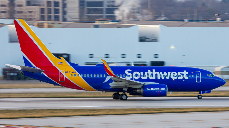 Photo of N962wn - Southwest Airlines Boeing 737-700 at CMH on AeroXplorer Aviation Database