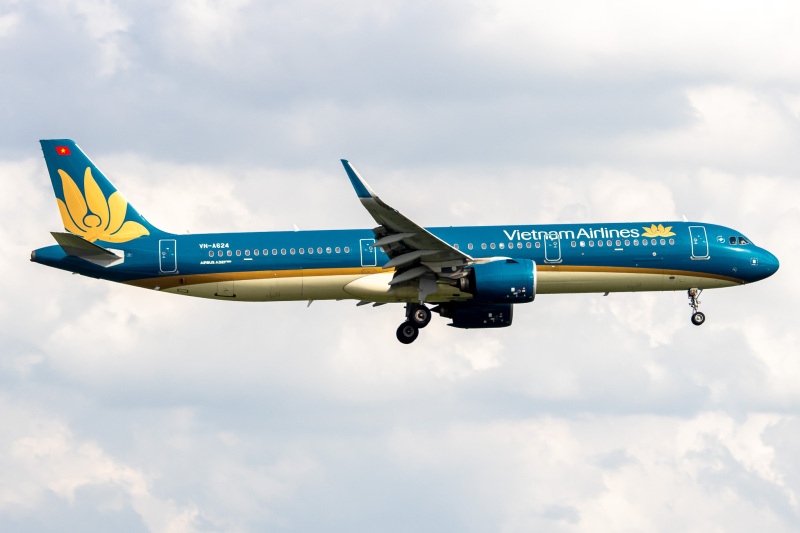 Photo of VN-A624 - Vietnam Airlines Airbus A321NEO at SGN on AeroXplorer Aviation Database