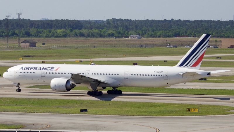 Photo of F-GZNH - Air France Boeing 777-300ER at IAH on AeroXplorer Aviation Database