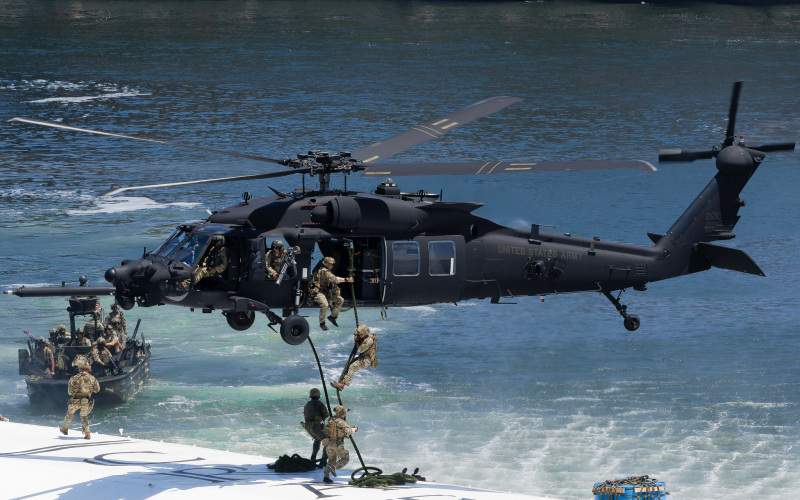 Photo of 21-21210 - USA - United States Army Sikorsky MH-60M Blackhawk at TPA on AeroXplorer Aviation Database