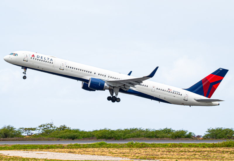 Photo of N587NW - Delta Airlines Boeing 757-300 at HNL on AeroXplorer Aviation Database