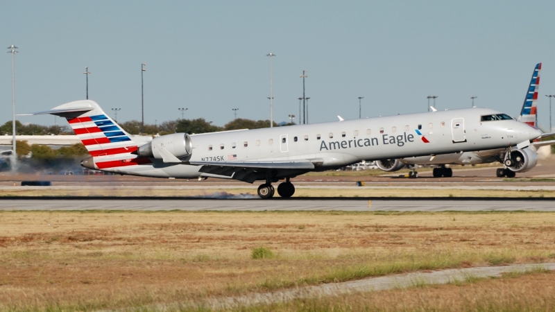 Photo of N774SK - SkyWest Airlines Mitsubishi CRJ-700 at DFW on AeroXplorer Aviation Database