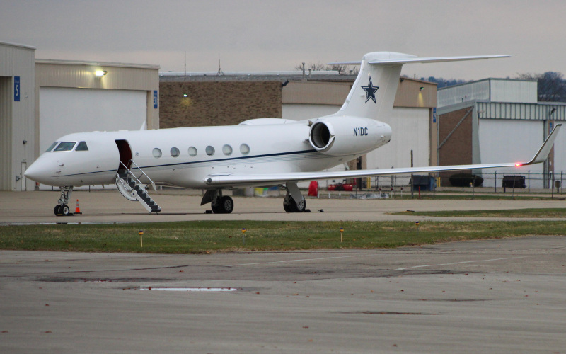 Photo of N1DC - PRIVATE Gulfstream GV at LUK on AeroXplorer Aviation Database