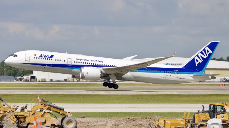 Photo of JA928A - All Nippon Airways Boeing 787-9 at IAH on AeroXplorer Aviation Database