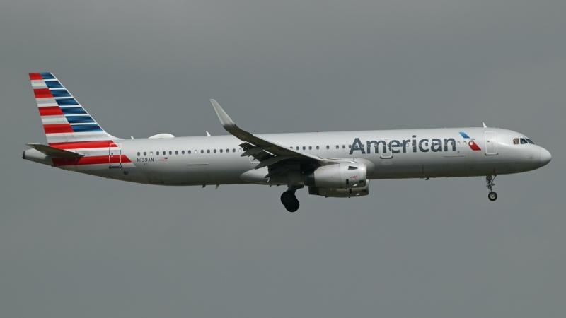 Photo of N139AN - American Airlines Airbus A321-200 at DFW on AeroXplorer Aviation Database