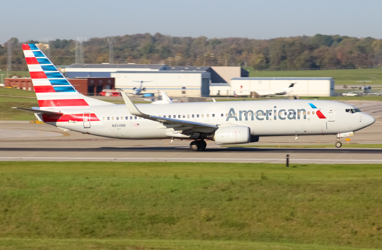 Photo of N854NN - American Airlines Boeing 737-800 at CVG on AeroXplorer Aviation Database