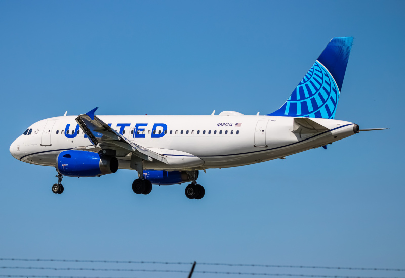 Photo of N880UA - United Airlines Airbus A319 at BWI on AeroXplorer Aviation Database