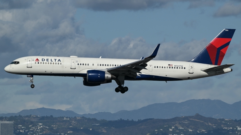 Photo of N722TW - Delta Airlines Boeing 757-200 at LAX on AeroXplorer Aviation Database