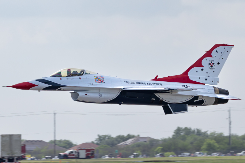 Photo of THUNDERBIRD 6 - USAF - United States Air Force General Dynamics F-16 Fighting Falcon at RND on AeroXplorer Aviation Database