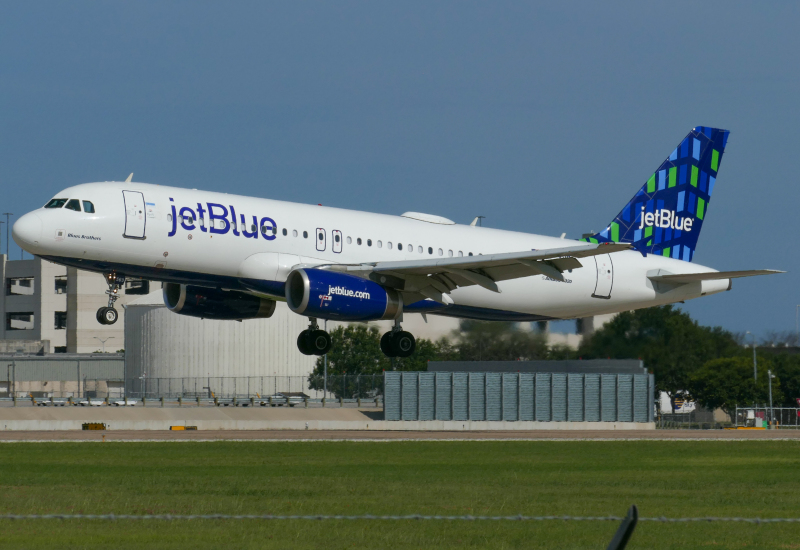 Photo of N569JB - JetBlue Airways Airbus A320 at AUS  on AeroXplorer Aviation Database