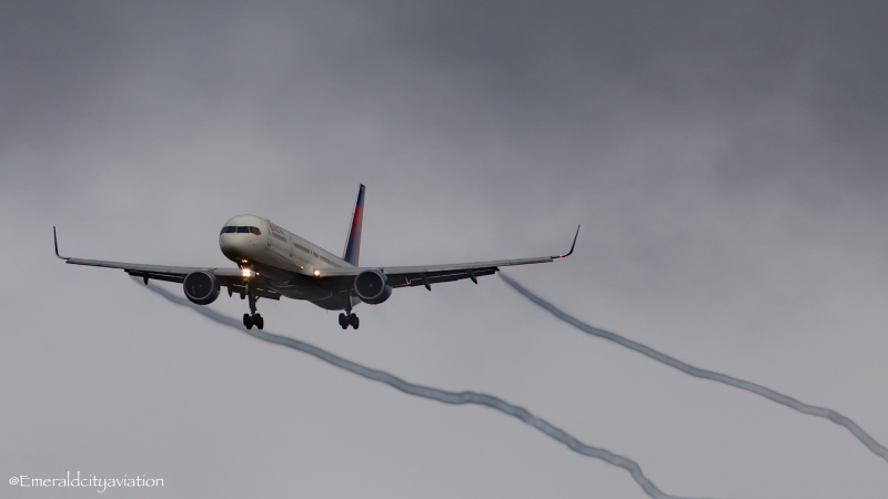 Photo of N581NW - Delta Airlines Boeing 757-300 at SEA on AeroXplorer Aviation Database