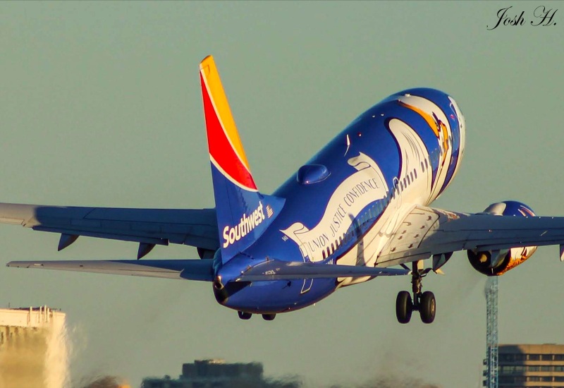 Photo of N946WN - Southwest Airlines Boeing 737-700 at DAL on AeroXplorer Aviation Database