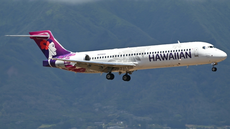 Photo of N494HA - Hawaiian Airlines Boeing 717-200 at OGG on AeroXplorer Aviation Database