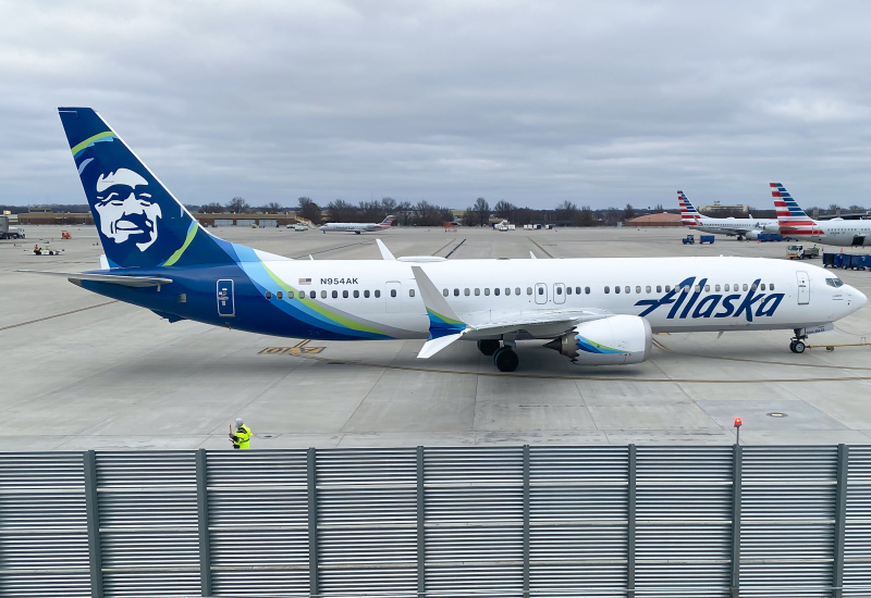 Photo of N954AK - Alaska Airlines Boeing 737 MAX 9 at MCI on AeroXplorer Aviation Database
