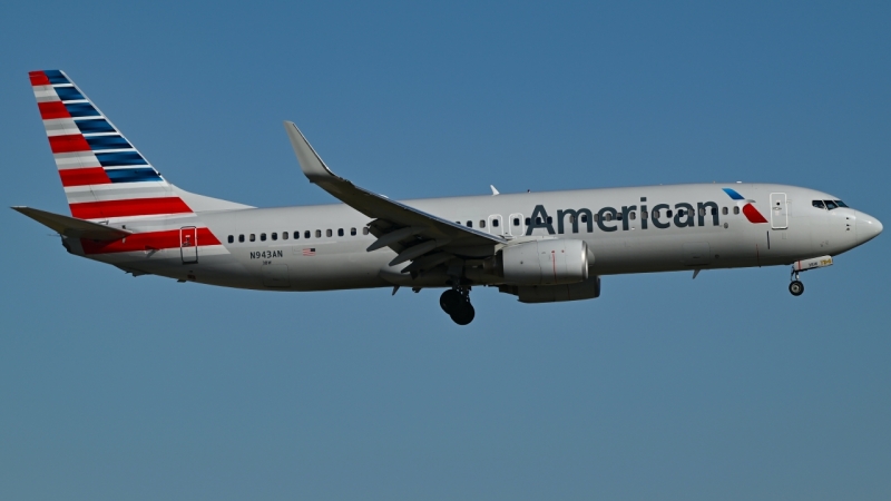 Photo of N943AN - American Airlines Boeing 737-800 at DFW on AeroXplorer Aviation Database