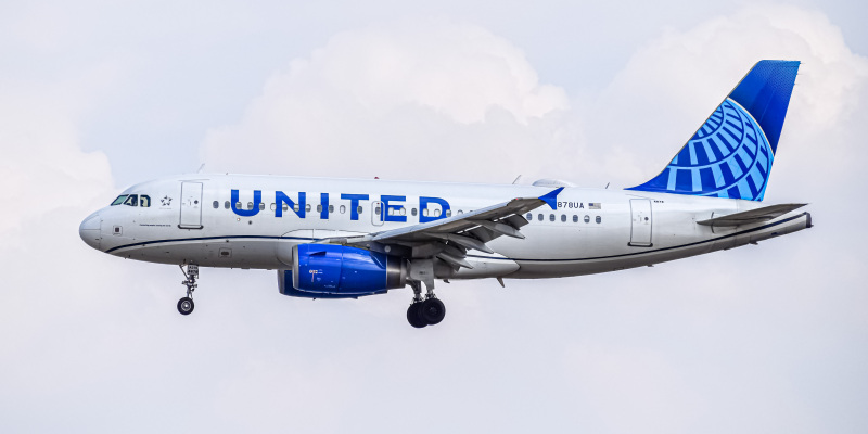 Photo of N878UA - United Airlines Airbus A319 at DEN on AeroXplorer Aviation Database