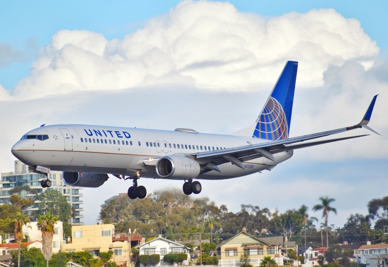 Photo of N37255 - United Airlines Boeing 737-800 at SAN on AeroXplorer Aviation Database