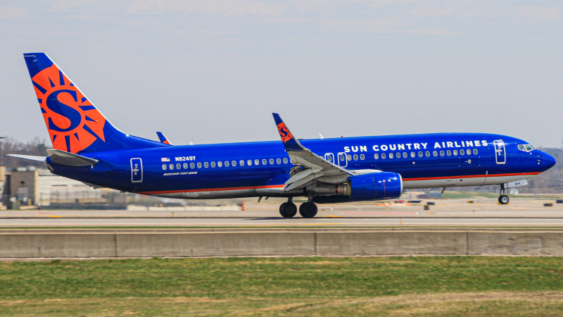 Photo of N824SY - Sun Country Airlines Boeing 737-800 at MSP on AeroXplorer Aviation Database