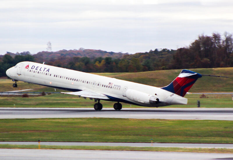 Photo of N995DL - Delta Airlines McDonnell Douglas MD88 at BWI on AeroXplorer Aviation Database