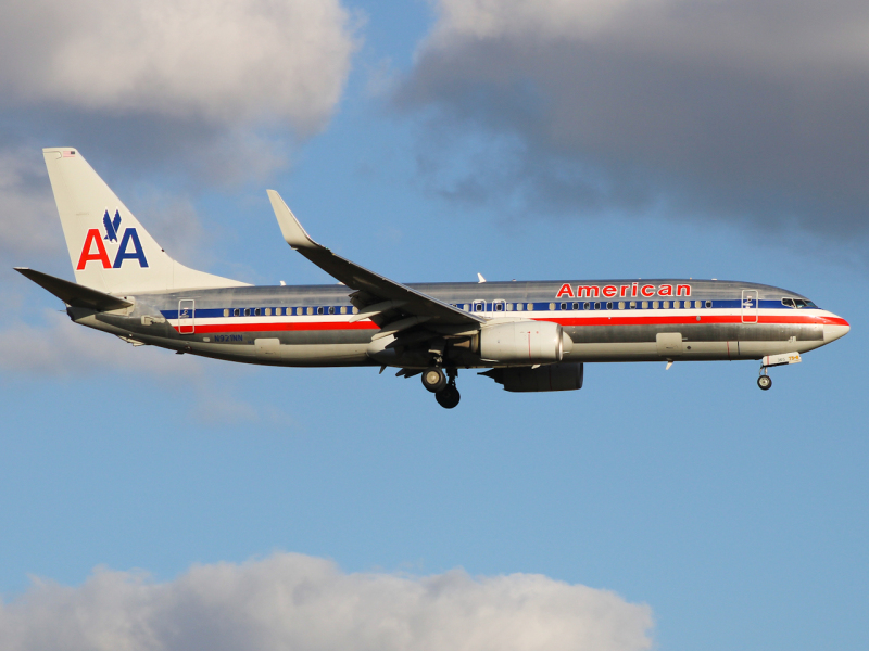 Photo of N921NN - American Airlines Boeing 737-800 at AUS on AeroXplorer Aviation Database