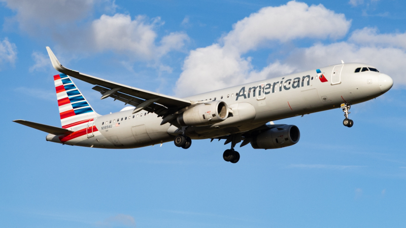 Photo of N989AU - American Airlines Airbus A321-200 at TPA on AeroXplorer Aviation Database