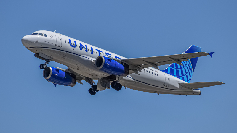 Photo of N881UA - United Airlines Airbus A319 at DEN on AeroXplorer Aviation Database