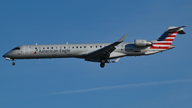 Photo of N572NN - American Eagle Mitsubishi CRJ-900 at DCA on AeroXplorer Aviation Database