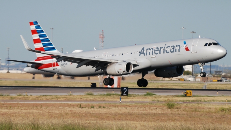 Photo of N995AN - American Airlines Airbus A321-200 at DFW on AeroXplorer Aviation Database