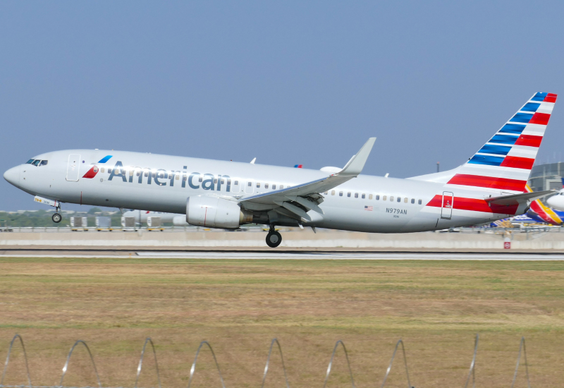 Photo of N979AN - American Airlines Boeing 737-800 at AUS on AeroXplorer Aviation Database