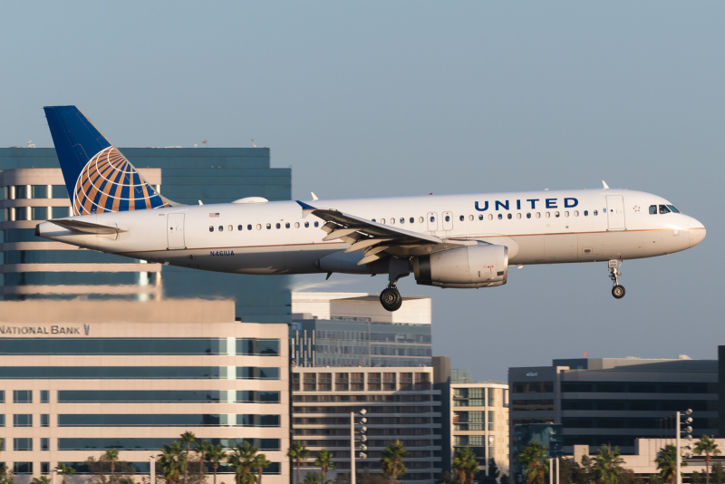 Photo of N461UA - United Airlines Airbus A320 at SNA on AeroXplorer Aviation Database