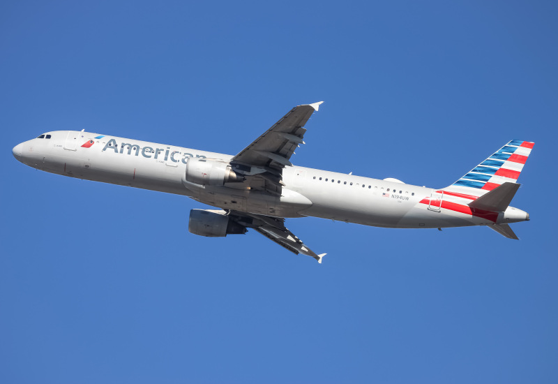 Photo of N194UW - American Airlines Airbus A321-200 at BWI on AeroXplorer Aviation Database