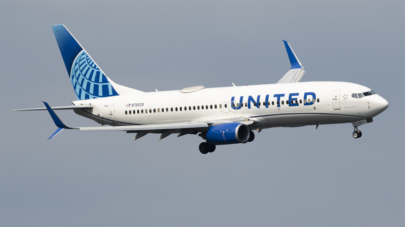 Photo of N76529 - United Airlines Boeing 737-800 at DCA on AeroXplorer Aviation Database