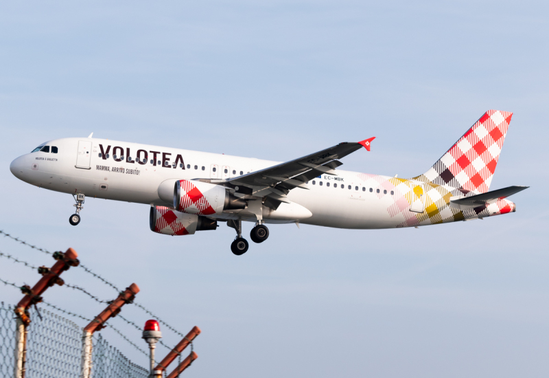 Photo of EC-MBK - Volotea Airbus A320 at SDR on AeroXplorer Aviation Database