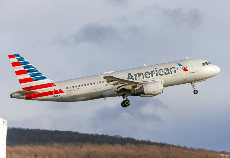 Photo of N103US - American Airlines Airbus A320 at AVP on AeroXplorer Aviation Database