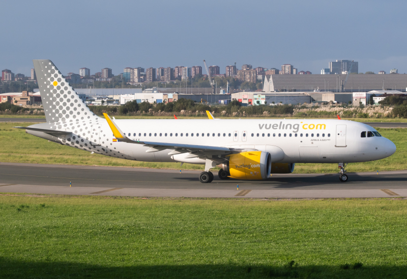 Photo of EC-NAX - Vueling Airbus A320NEO at SDR on AeroXplorer Aviation Database