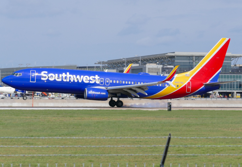 Photo of N8578Q - Southwest Airlines Boeing 737-800 at AUS on AeroXplorer Aviation Database