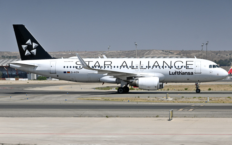 Photo of D-AIZN - Lufthansa Airbus A320 at MAD on AeroXplorer Aviation Database