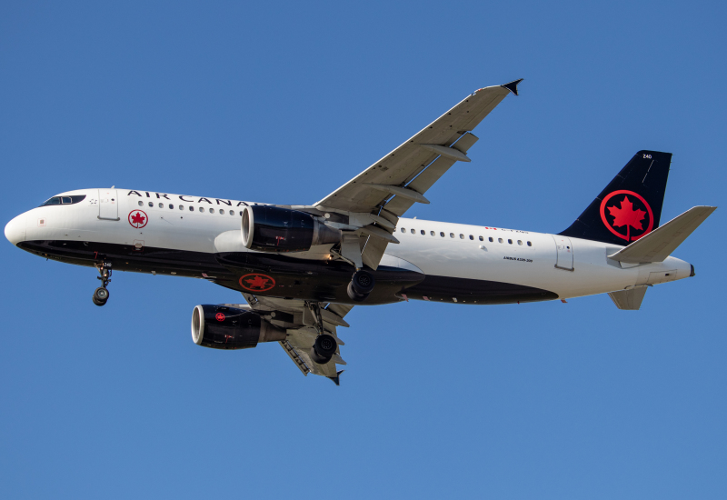 Photo of C-FZQS - Air Canada Airbus A320 at YVR on AeroXplorer Aviation Database