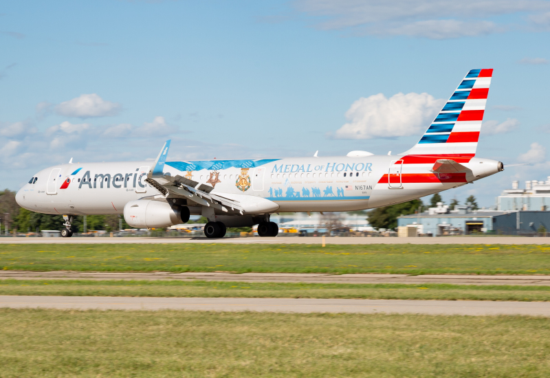 Photo of N167AN - American Airlines Airbus A321-200 at OSH on AeroXplorer Aviation Database