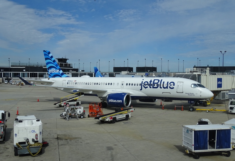 Photo of N3062J - JetBlue Airways Airbus A220-300 at ORD on AeroXplorer Aviation Database