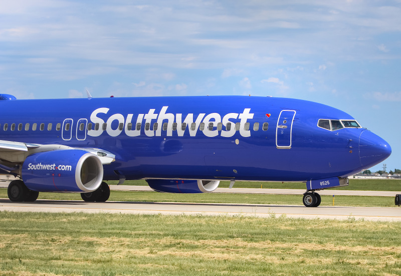 Photo of N8525S - Southwest Airlines Boeing 737-800 at MKE on AeroXplorer Aviation Database