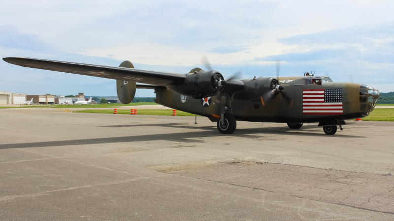 Photo of N24927 - PRIVATE Consolidated B-24 Liberator at LUK on AeroXplorer Aviation Database