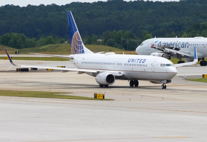 Photo of N76522 - United Airlines Boeing 737-800 at RDU on AeroXplorer Aviation Database