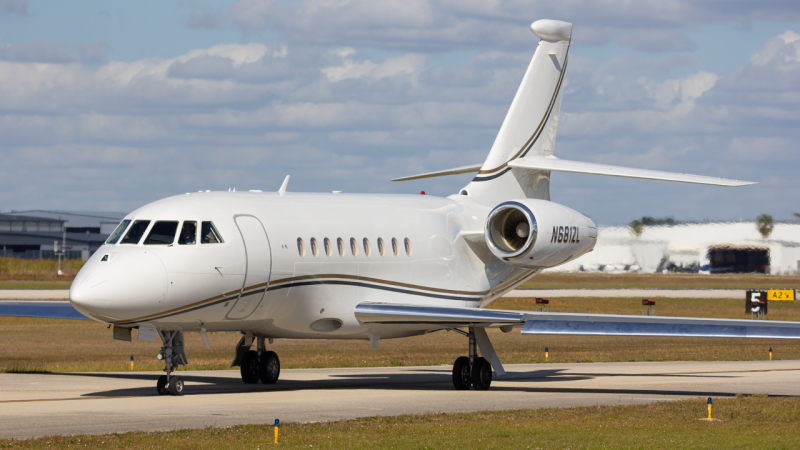 Photo of N681ZL - PRIVATE Dassault Falcon 2000EX at APF on AeroXplorer Aviation Database