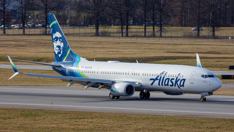Photo of N432AS - Alaska Airlines Boeing 737-900ER at CMH on AeroXplorer Aviation Database
